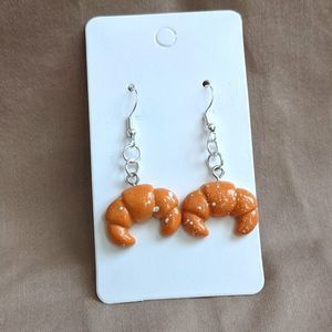 🛍 Croissant Dangle Earrings